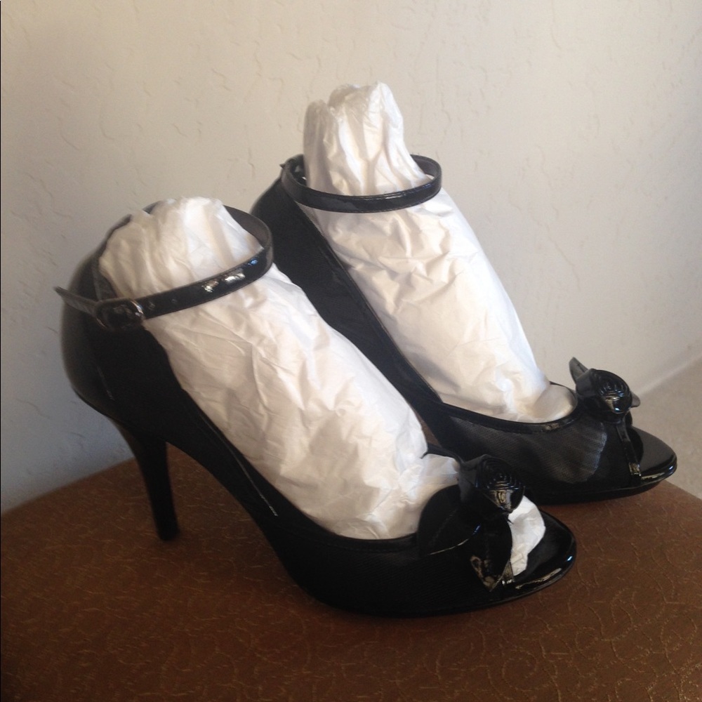 Charles David Patent leather pumps